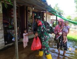 Wilayah Terdampak Bencana Banjir, Babinsa Kodim 1009/Tla Bantu Distribusikan Logistik Ke Masyarakat