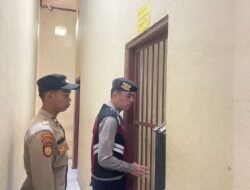 Personil Piket Kontrol Terus Kondisi Tahanan Di Rutan Mapolres Murung Raya Pastikan Aman dan Sehat