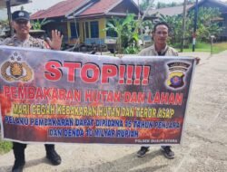 Personel Polsek Dusut Sosialisasikan Larangan Karhutla Dengan Masyarakat