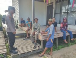 Personel Polsek Dusun Hilir Gencar Sosialisasikan Larangan Pungli Dengan Warga
