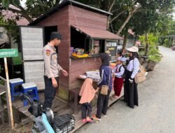 Antisipasi Pungli, Personel Polsek Dusun Hilir Gencarkan Sosialisasi Larangan Pungli Dengan Warga