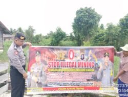 Cegah penambang liar, Personil polsek Kapuas tengah berikan Imbauan ilegal mining.