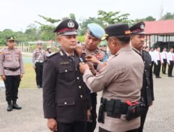 Apresiasi Dedikasi, Kapolres Murung Raya Pimpin Upacara Penganugerahan Tanda Kehormatan Satya Lencana Pengabdian
