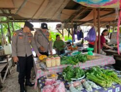 Piket polsek lakuakan giat rutin Patroli ke pasar harian Pujon desa Pujon.