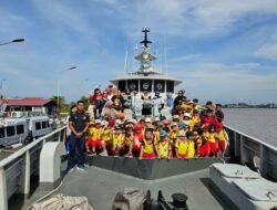 Tanamkan Cinta Bahari Sejak Dini, Kodaeral XII Terima Kunjungan PAUD Global Maju Khatulistiwa di KRI Sembilang