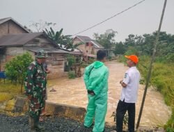 Hujan Lebat Semalam Suntuk, Babinsa Koramil 1009-02/Pelaihari Laksanakan Patroli Wilayah