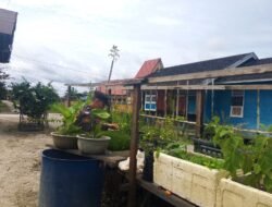 Anggota Polsek Kapuas Tengah melaksanakan kegiatan Pengecekan Pemanfaatan lahan Pekarangan di Desa Pujonn