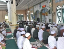 Dandim 1002/HST Bersama Anggota Laksanakan Sholat Jum’at di Masjid Nurul Muhtadin