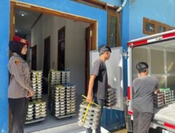 Srikandi Polres Gumas Turun ke Jalan, Kawal Keamanan Objek Vital hingga Distribusi Makan Bergizi