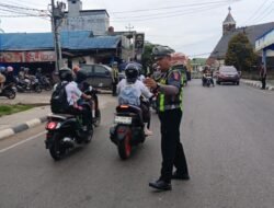 *Petugas Satlantas Perkuat Pengaturan di Persimpangan Pasar Temenggung Djayakarti*