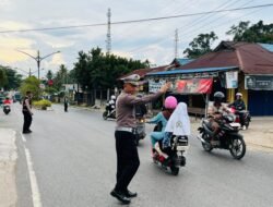 *KBO Satlantas Turun Langsung Atur Lalu Lintas, Pastikan Aktivitas Pagi Berjalan Lancar*