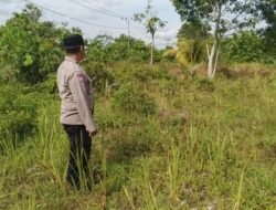 Anggota Polsek Kapuas Tengah melaksanakan kegiatan Pengecekan Pemanfaatan lahan Pekarangan Desa Pujonn