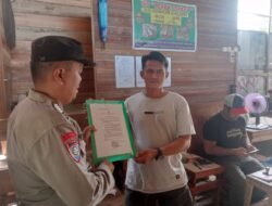 Personel Polsek Dusun Selatan Sosialisasikan Larangan Karhutla Dengan Masyarakat