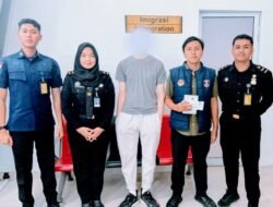 Imigrasi Pontianak Deportasi WNA Asal Norwegia