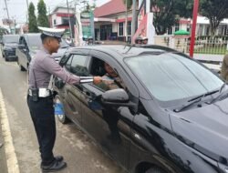 Hari ke 4, Polres Murung Raya Sebarkan Brosur Ops Keselamatan Telabang 2026 Di Jalan Raya