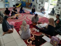 Wujud Kepedulian TNI AD, Babinsa Dampingi Posbindu Lansia di Barabai