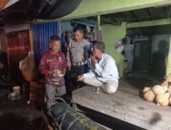 Cegah Gangguan Kamtibmas Malam Hari, Anggota Polsek Kapuas Timur Melaksanakan Patroli Dialogis kepada Warga Masyarakat
