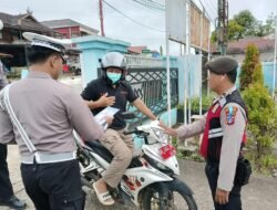 Ops Keselamatan 2026, Polres Mura Sasar Masyarakat Edukasi Tertib Lalu Lintas Dengan Leafet