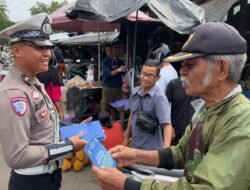 Satlantas Polres Murung Raya Bagikan Brosur Ops Keselamatan Telabang 2026 Kepada Masyarakat Di Pasar Pelita Hilir Puruk Cahu