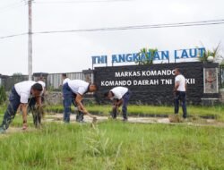 Dukung Gerakan ASRI Presiden RI, Kodaeral XII Bersama Warga Wujudkan Lingkungan Bersih dan Sehat