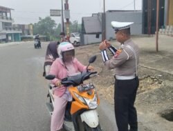 Satlantas Polres Murung Raya Beri Teguran Simpatik Pengendara Tidak Pakai Helm