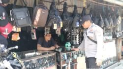 Giat Personil polsek kapuas tengah lakuakan rutin Patroli ke pasar harian Pujon desa Pujon.