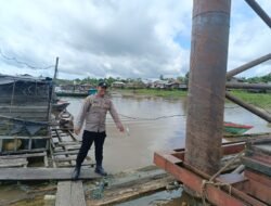 Waspada Banjir, Polsek Dusel Rutin Patroli Pantau Ketinggian Air DAS Barito