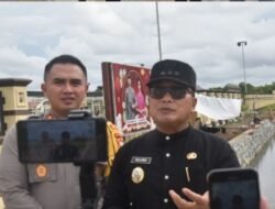 Bupati H. Sujiwo Tinjau Pembangunan Turap di Polres Kubu Raya, Siapkan Trotoar dan Program Budidaya Ikan