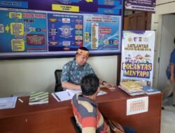 Polantas Menyapa, Samsat Murung Raya Gunakan Baju Batik dan Lawung Layani Masyarakat Registrasi Pajak Kendaraan Dengan Humanis