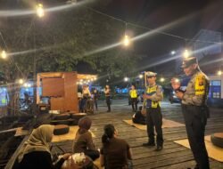 Jaga Kondisi, Jalin Komunikasi”: Pamapta 1 Polres Seruyan Proaktif Patroli dan Sosialisasi di Malam Hari