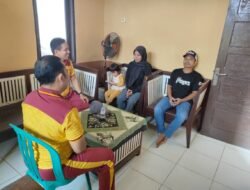 Jaga Keamanan Bumi Gawi Hatantiring, Kapolsubsektor Batu Ampar dan Bhabinkamtibmas “Kepung” Desa Sandul dengan Pesan Kebaikan