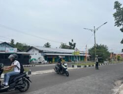 Polantas Polres Sukamara Siaga di Persimpangan dan Depan Sekolah, Pastikan Mobilitas Masyarakat Berjalan Aman