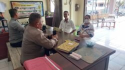 Berikan Pelayanan kepada Masyarakat yang ingin Membuat Surat Kehilangan (LKB) Di Kantor Polsek Kapuas Barat Barat