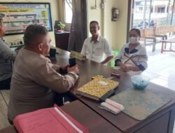 Berikan Pelayanan kepada Masyarakat yang ingin Membuat Surat Kehilangan (LKB) Di Kantor Polsek Kapuas Barat Barat