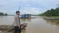 Cegah Dampak Hidrometeorologi, Polsek Sepang Pantau Rutin Ketinggian Sungai Kahayan