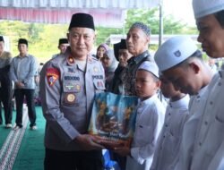Hadiri Safari Ramadhan, Wakapolres Murung Raya Buka Bersama dan Salurkan Sembako Kepada Santri