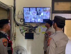 Petugas Piket Rutin Kontrol Kondisi Tahanan Di Rutan Polres Murung Raya