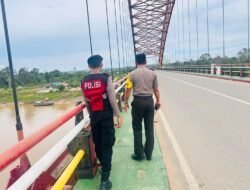 Patroli Jalan Kaki, Pamapta Polres Murung Raya Pastikan Arus Lalu Lintas Lancar Di Jembatan Merdeka