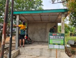 Gotong Royong TNI dan Warga Warnai Pembangunan Poskamling TMMD di Desa Barimbun