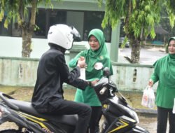Tebar Kebaikan di Bulan Suci, Persit Kodim 1002/HST Berbagi Takjil di Barabai