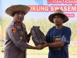 Kapolres Murung Raya Serahkan Benih dan Pupuk Kepada Kelompok Tani Tanah Siang, Dukung Penanaman Jagung Serentak 2026