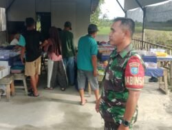 Eratkan Silaturahmi, Anggota Koramil 03/Tebas Komsos Bersama Warga Penjual Takjil