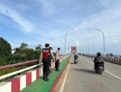 Patroli di Jembatan Merdeka, Polres Murung Raya Pastikan Arus Lalu Lintas Lancar