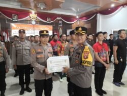 Jelang Idul Fitri 1447 H, Kapolres Murung Raya Bagi Parcel Lebaran Kepada Seluruh Anggota dan PHL
