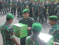 Lepas Prajuritnya Cuti Lebaran, Dandim 1009/Tanah Laut Serahkan Bingkisan Lebaran dan Beri Pesan Ini