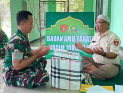 Personel Kodim 1009/Tanah Laut Tunaikan Zakat Fitrah di Bulan Suci Ramadhan