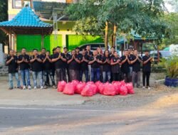 Dalam Rangka Ramadhan Badan Advokasi Indonesia DPC Rembang Bagikan Takjil Di Lasem
