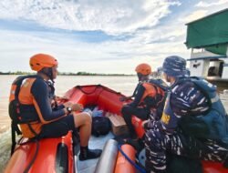 Gerak Cepat Kodaeral XII! TNI AL Turun Tangan Cari Korban Jatuh di Sungai Kapuas
