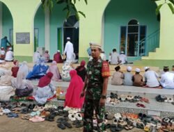 Personel Kodim 1009/Tanah Laut Laksanakan Sholat Id Bersama Warga Sekaligus Amankan Jalannya Ibadah