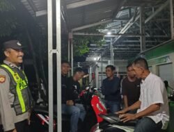 Cegah Gangguan Kamtibmas Malam Hari, Anggota Polsek Kapuas Timur Melaksanakan Patroli Dialogis kepada Warga Masyarakat